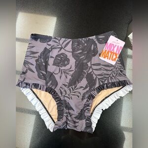 Kortni jeane Medium size bottoms NWT